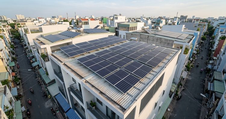 Chi Phí Lắp Điện Mặt Trời Cho Gia Đình 4–6 Người Ở TPHCM: Tư Vấn Công Suất & Dự Toán